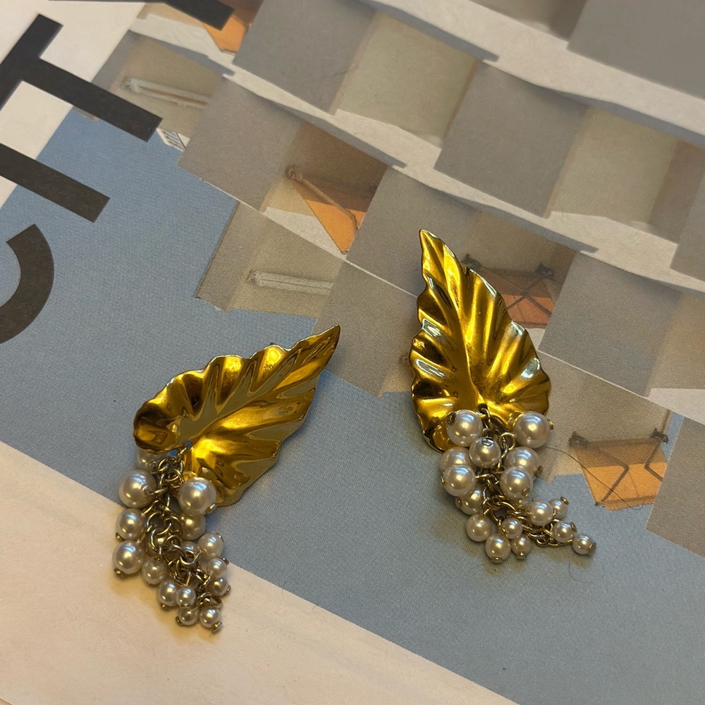 Gold Leaf Pearl Cluster Drop Earringss